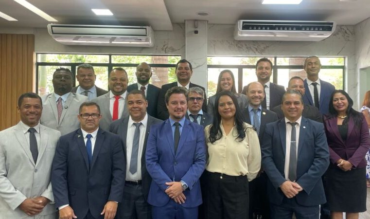 Câmara de Itabira empossa nova servidora, e faz homenagem póstuma a ex-vereador