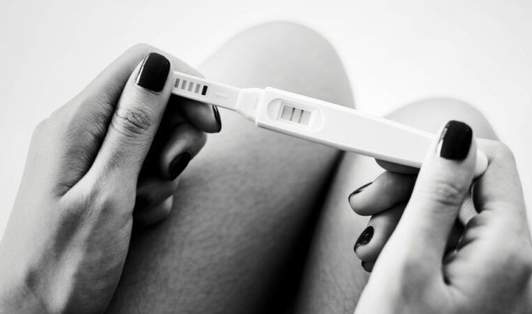 Desequilíbrio hormonal afeta fertilidade. Exames laboratoriais ajudam a identificar causas