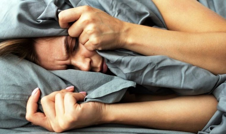 Hormônios e vitaminas ajudam a combater causas de distúrbios no sono