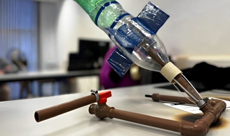 Itabira: professores da rede municipal participam de oficina sobre foguetes na Unifei