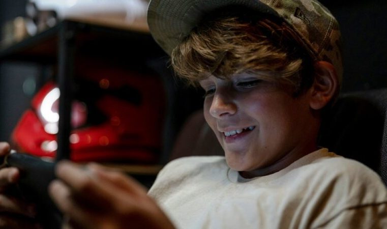 Docente do Senac dá dicas de como orientar crianças e adolescentes no mundo digital