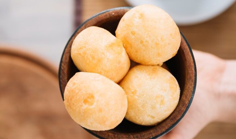 Chef do Senac ensina versão tradicional e criativa do Pão de Queijo