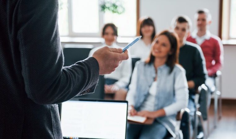 Pesquisa: 35% dos universitários já trancaram o curso superior por não conseguir pagar mensalidades