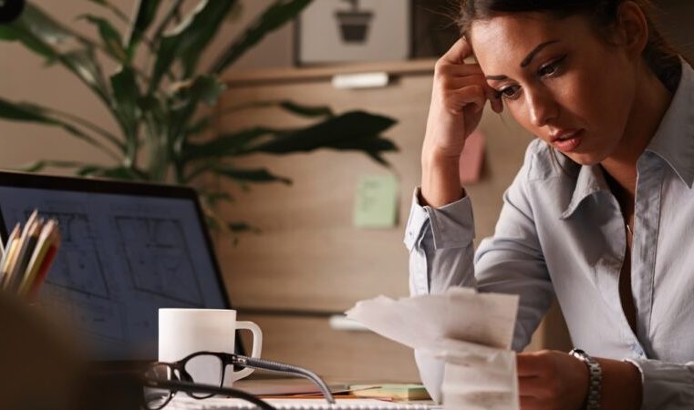 Pesquisa revela que 84% dos contribuintes têm a saúde mental afetada por problemas financeiros