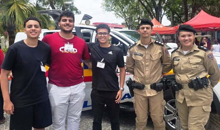 Centenas de pessoas prestigiam Ação Cívico-Social em Itabira