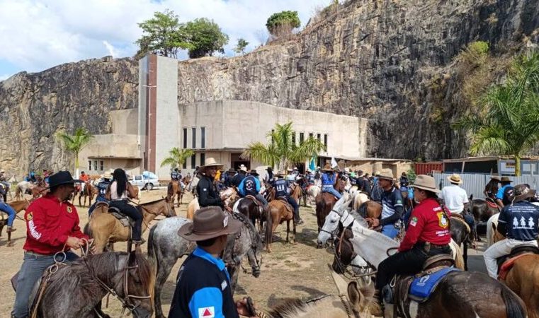 Encontro de Cavaleiros “Nossa Senhora Aparecida” no Pedreira celebra fé e tradição