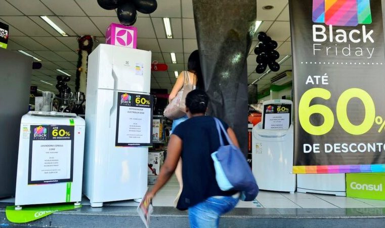 Federação das CDLs de Minas divulga pesquisa sobre a Black Friday