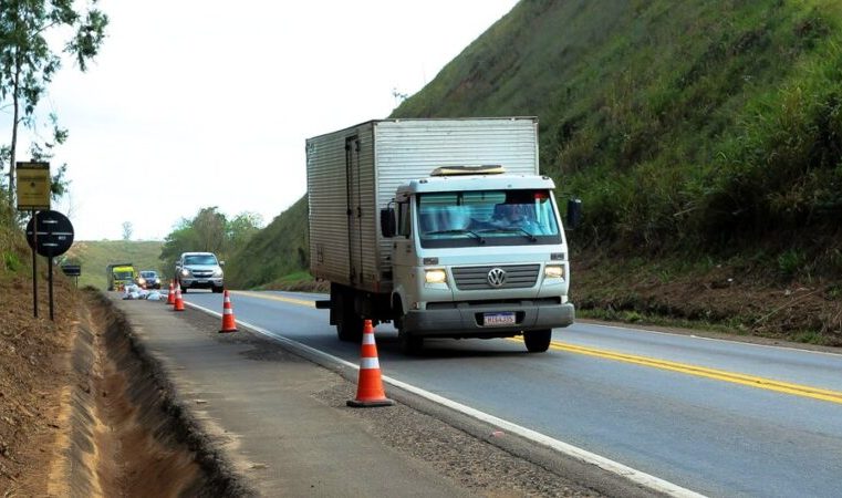 Confira os trechos que recebem serviços de limpeza e melhorias na BR-381