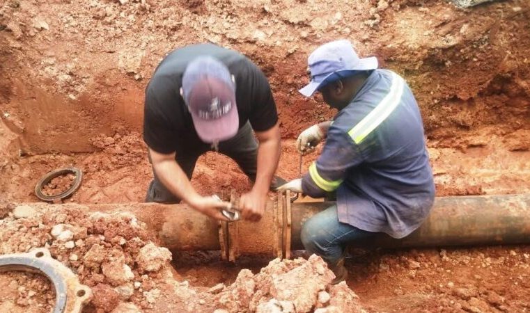 Correção de vazamento e dezenas de atendimentos do Saae, no final de semana prolongado