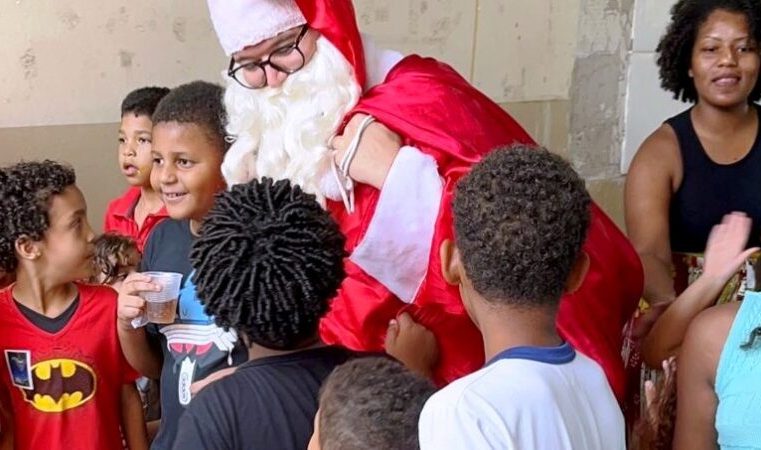 Vale promove a chegada do Papai Noel na Estação Ferroviária de Itabira