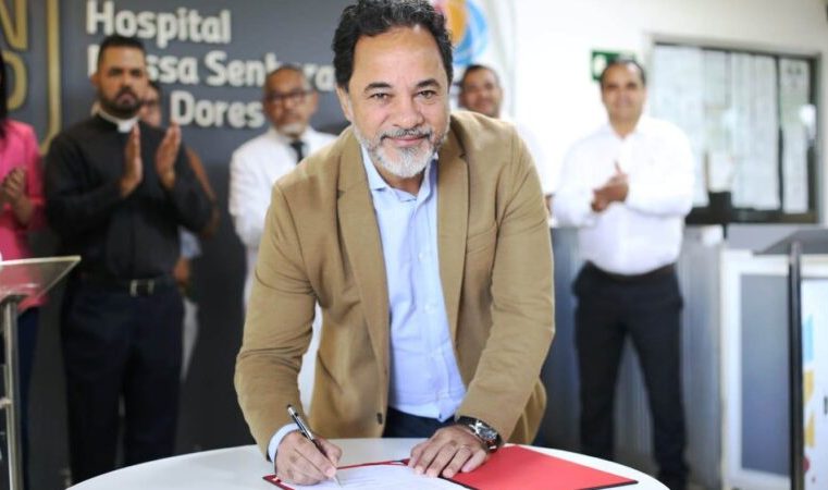 Prefeito de Itabira lidera lançamento do novo serviço de radioterapia no HNSD