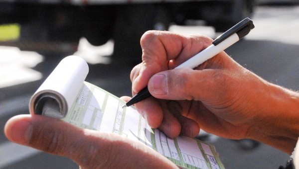 Valor extra com a 2ª parcela do 13º salário. Especialista mostra como deve ser usado o benefício