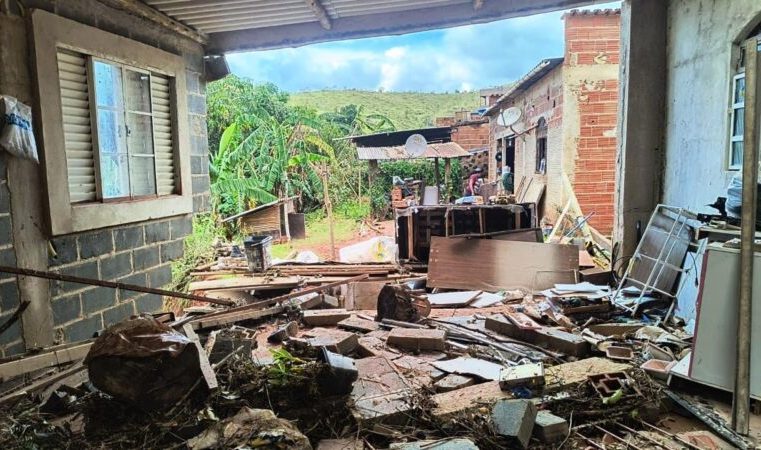 Saiba a melhor alocação de recursos: pagar a escola particular com desconto ou investir