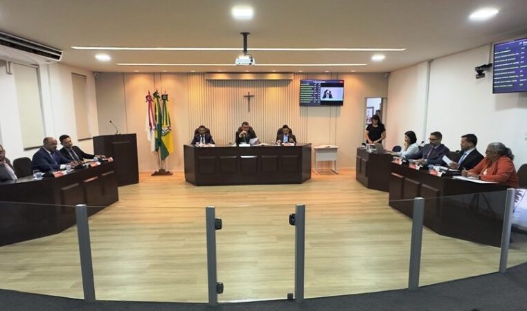 Câmara de São Gonçalo aprova três matérias e reconhece personalidades de destaque