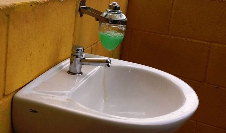 Por falta de energia elétrica, a ETA Três Fontes permanece sem funcionar