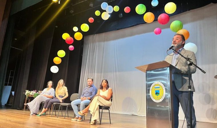 Novos diretores e vices da rede municipal de ensino tomam posse na FCCDA