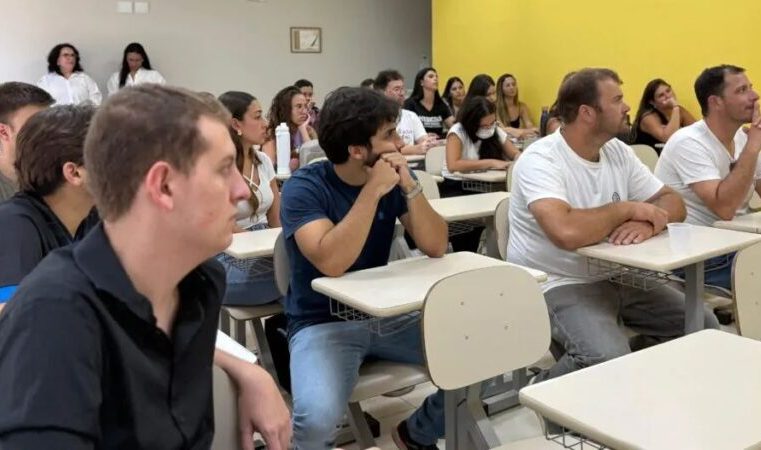 Alunos de medicina da Funcesi participam de treinamento e preparação de carreira no HNSD
