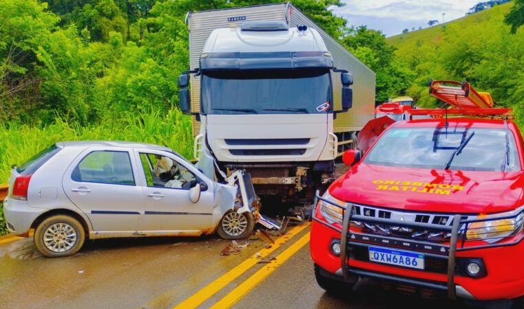 Itabira: Bombeiros atendem acidente de colisão frontal com fatalidade