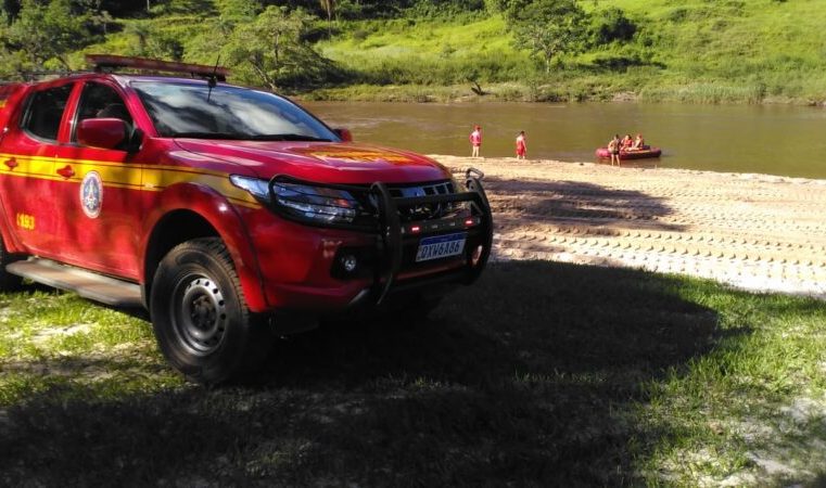 Pelotão do Corpo de Bombeiros de Itabira treina para salvamentos aquáticos