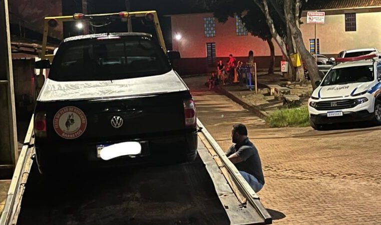 Carro e equipamentos de som apreendidos pela PM em Candidópolis