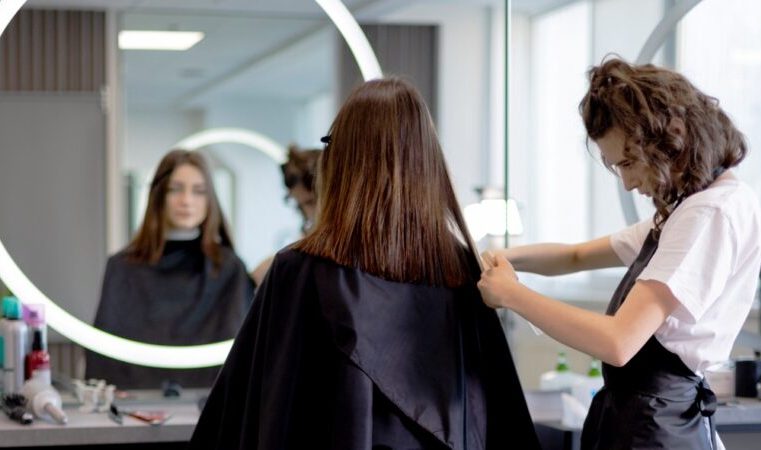 Senac Itabira recebe matrículas para as últimas vagas do curso de penteados