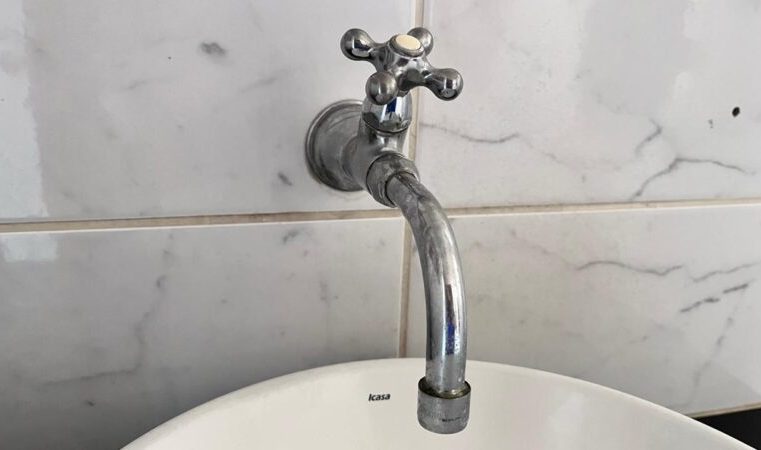 ETA Três Fontes sem energia provocada por queda de árvore na rede elétrica