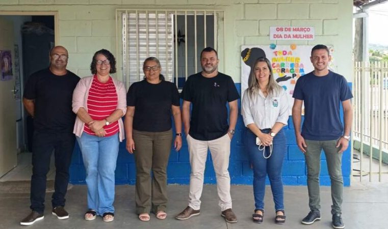 Vereadores de São Gonçalo visitam a Escola Municipal do Una