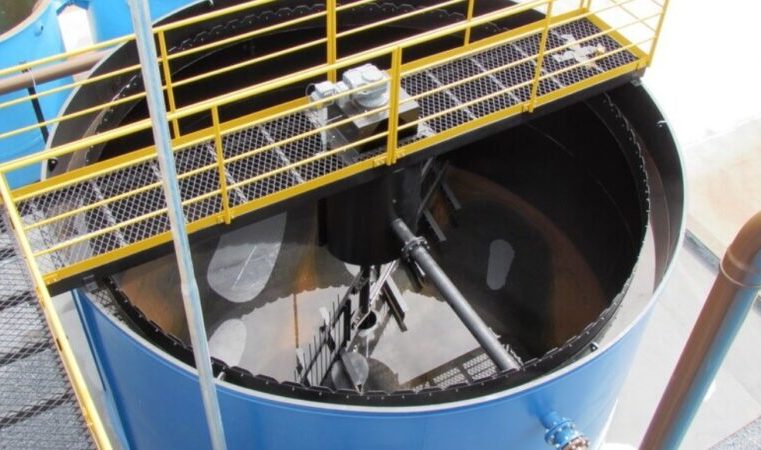 Estação de Tratamento de Água em Senhora do Carmo recebe limpeza de decantador