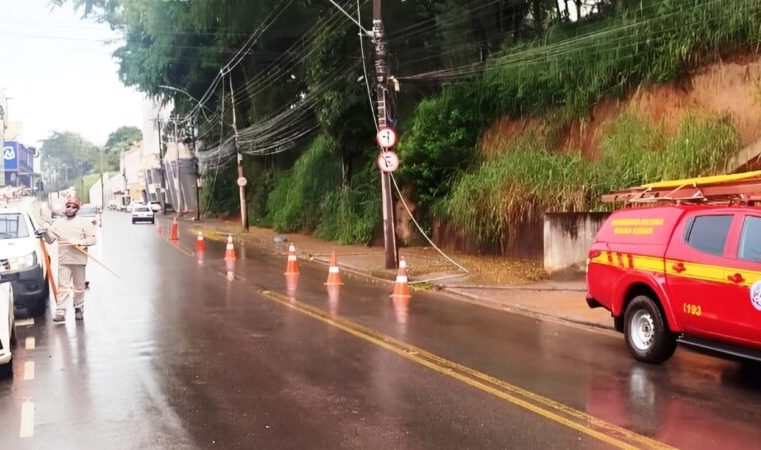 Fio de alta tensão se rompe, deixa moradores do Areão sem luz e mobiliza Corpo de Bombeiros