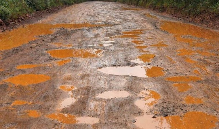 Moradores cobram pavimentação da rodovia MG-326 em audiência pública