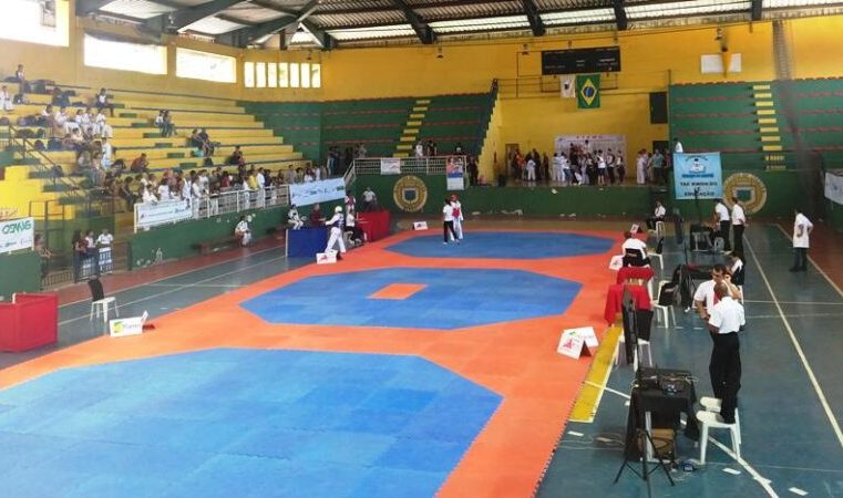 Prefeitura Municipal realiza premiação dos alunos destaque nos Jogos Escolares Itabiranos