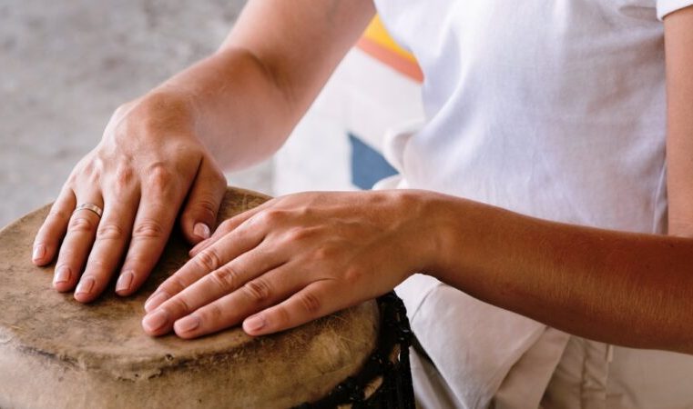 Jovens da rede municipal de ensino de Itabira terão oficina gratuita de percussão