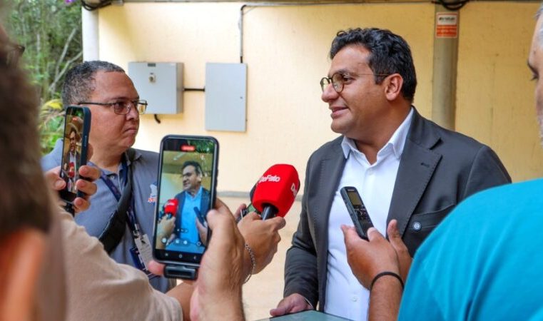 Sindicato Metabase distribui “Manifesto” aos trabalhadores para o voto consciente