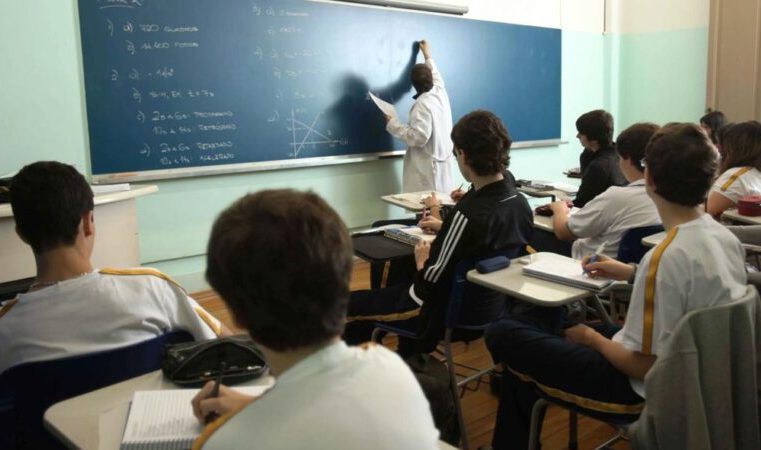 Minas Gerais registra retrocesso no Ensino Médio Integral com oferta abaixo de 32%