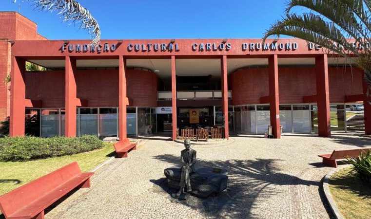 FCCDA abre cadastro para professores de literatura e redação em projeto financiado pelo FIA