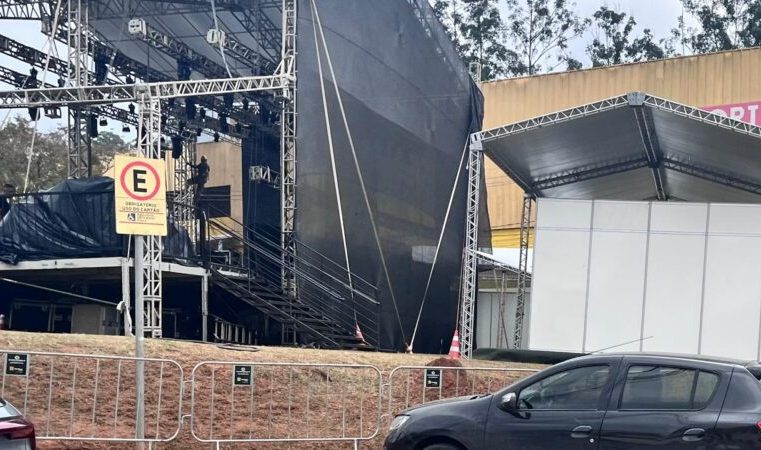 Entorno da praça do Areão com interdição devido a evento da Vale