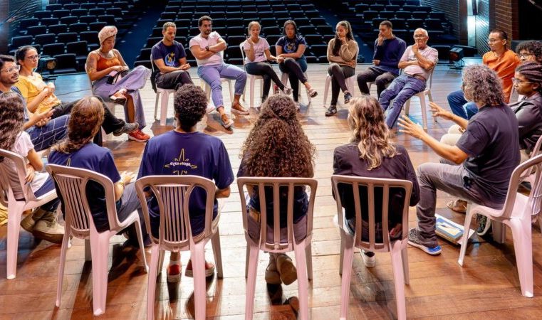 Participe da roda de conversa “A Arte da Presença: Diálogo sobre o Teatro em Itabira”