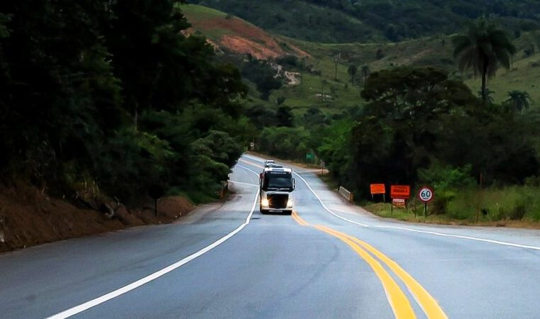 Atenção, condutor: obras de pavimentação, drenagem e conservação na BR-381