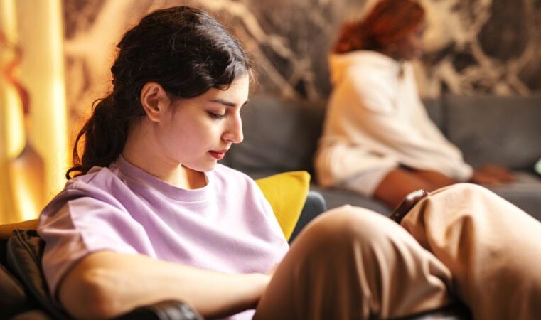 Especialista da Una explica como identificar sintomas e diferenciar reações de ansiedade na juventude