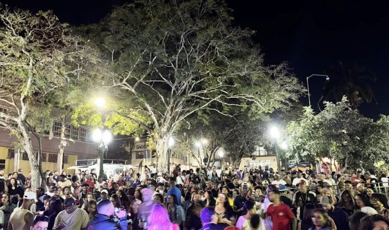 Praça do Pará lotada na 1ª edição do “Samba do Quinto”