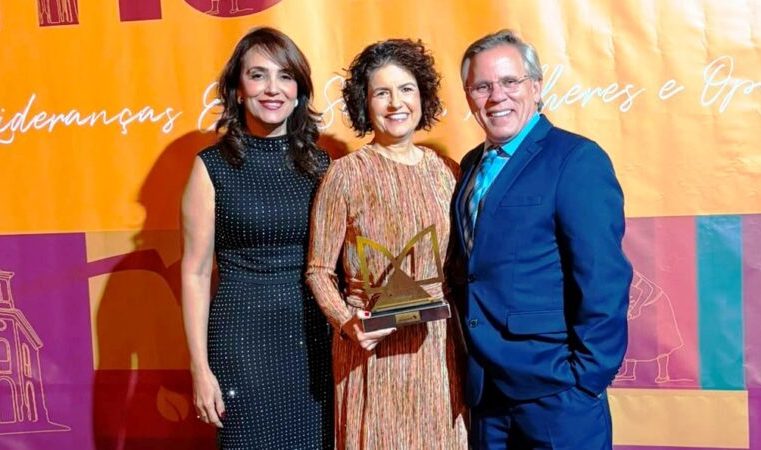 Cidinha Lana é homenageada pela Federaminas com o prêmio “Mulheres Além das Gerais”