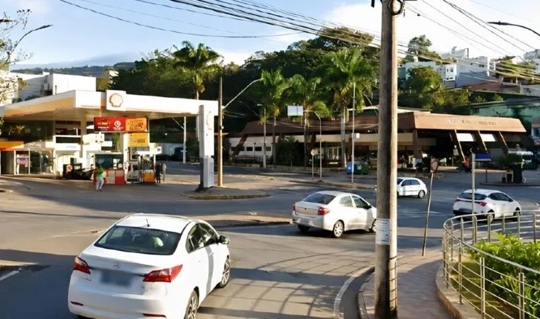 Alteração no trânsito da rua Juca Machado devido à substituição de poste