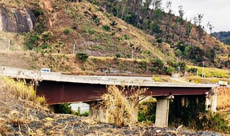Viaduto na BR-381 começa a ser recuperado. Promessa é conclusão antes das chuvas