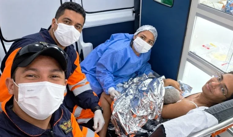 Criança nasce em viatura de resgate durante atendimento na BR-381