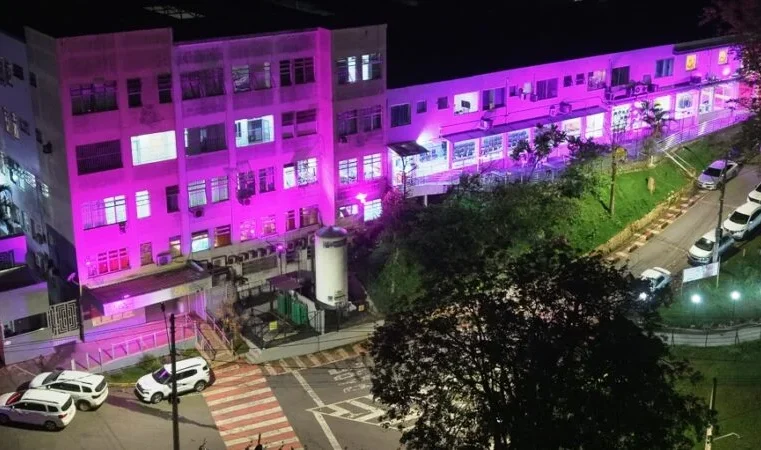 Outubro Rosa: HNSD ganha iluminação temática