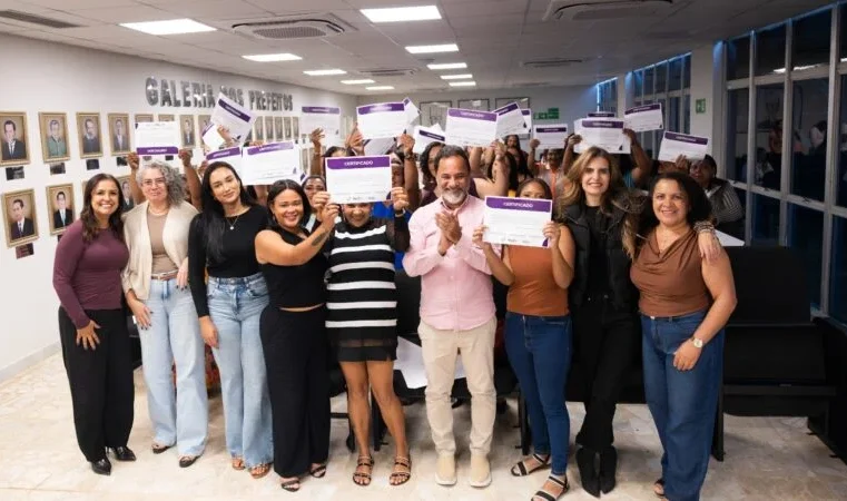 Facilita Trabalho, beneficia mais de 580 mulheres. Recente formatura reuniu 50 participantes